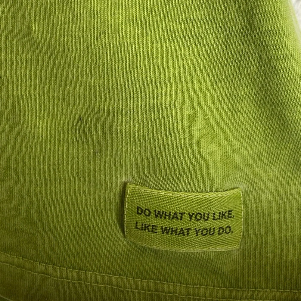 Life Is Good Women's Lime Green V-Neck Tank with Daisy Graphic - Picture 4 of 5